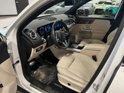 Used 2023 Mercedes-Benz EQB 300 4MATIC image 10