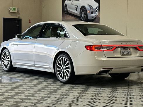 Used 2017 Lincoln Continental Select image 6