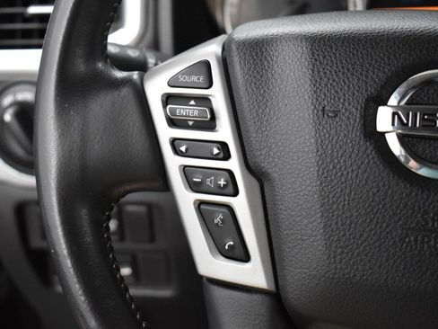 Used 2019 Nissan Titan PRO-4X w/ Pro-4x Convenience Package AWD/4WD image 17