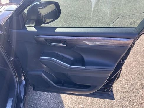 Used 2022 Toyota Highlander Limited AWD/4WD image 20