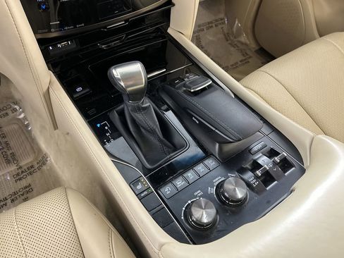 Used 2018 Lexus LX 570 4WD image 16