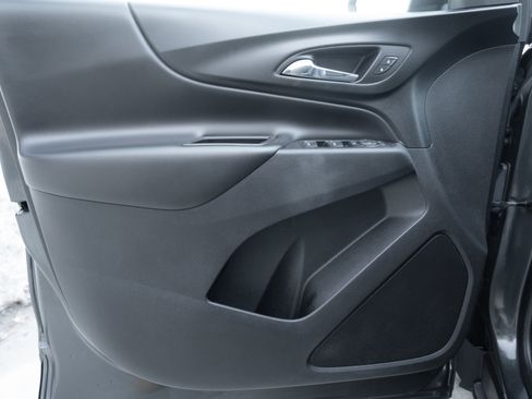 Used 2018 Chevrolet Equinox LT image 17