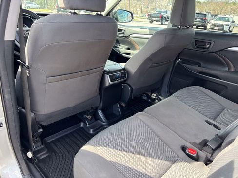 Used 2016 Toyota Highlander LE image 36