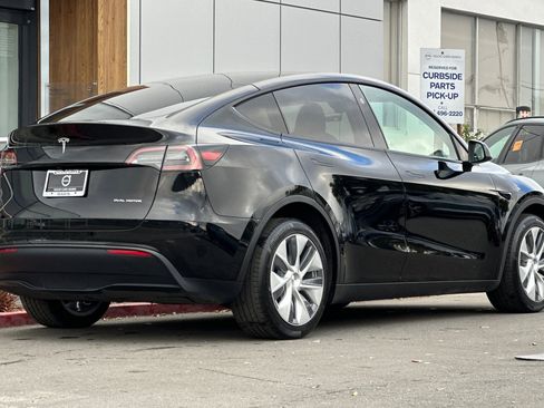Used 2023 Tesla Model Y Long Range image 2