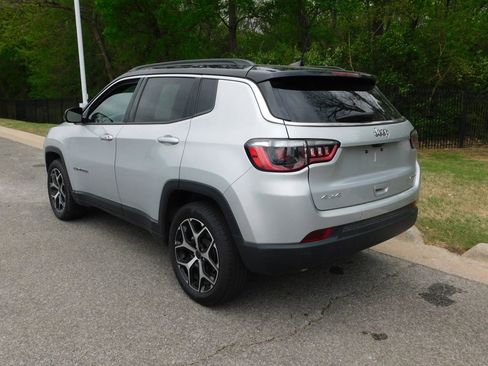 Used 2025 Jeep Compass Limited image 3