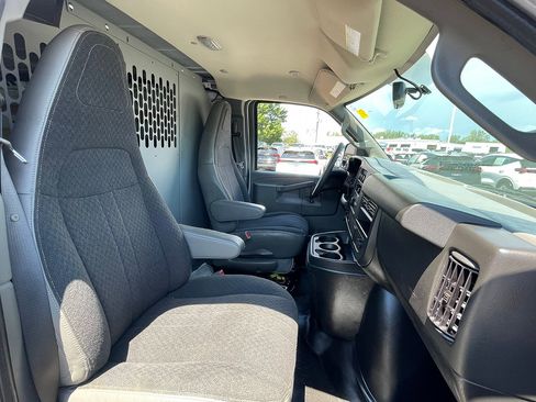 Used 2019 GMC Savana 2500 w/ Driver Convenience Package RWD image 20