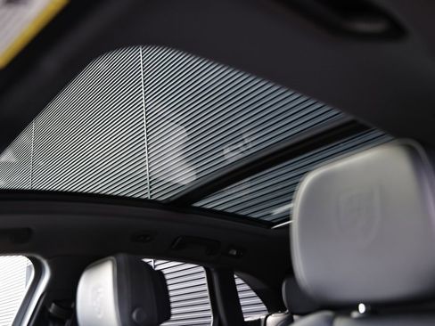 New 2026 Porsche Macan image 23