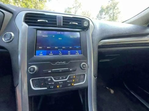 Used 2020 Ford Fusion SEL FWD image 12