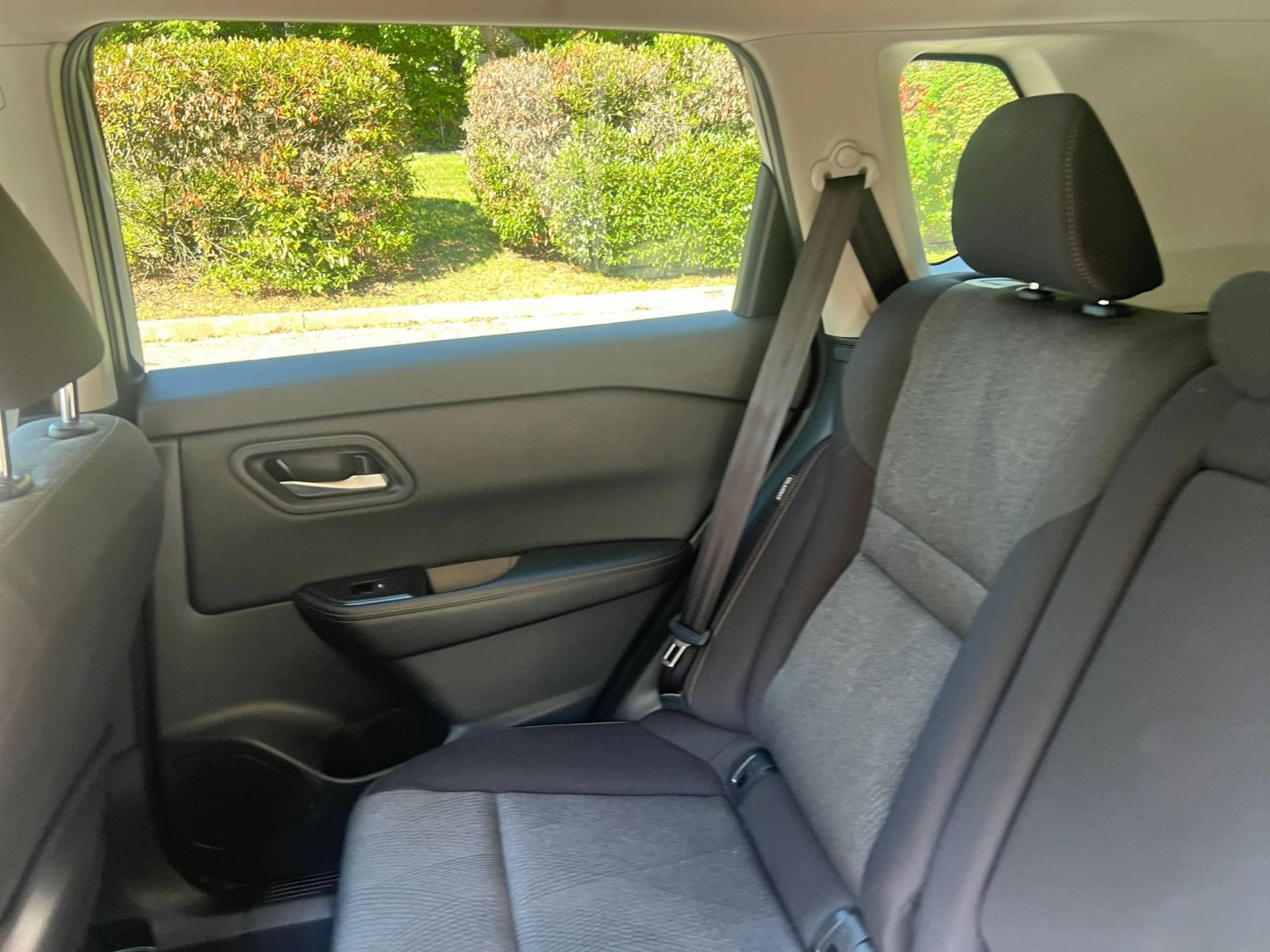 Used 2025 Nissan Rogue SV AWD/4WD image 37
