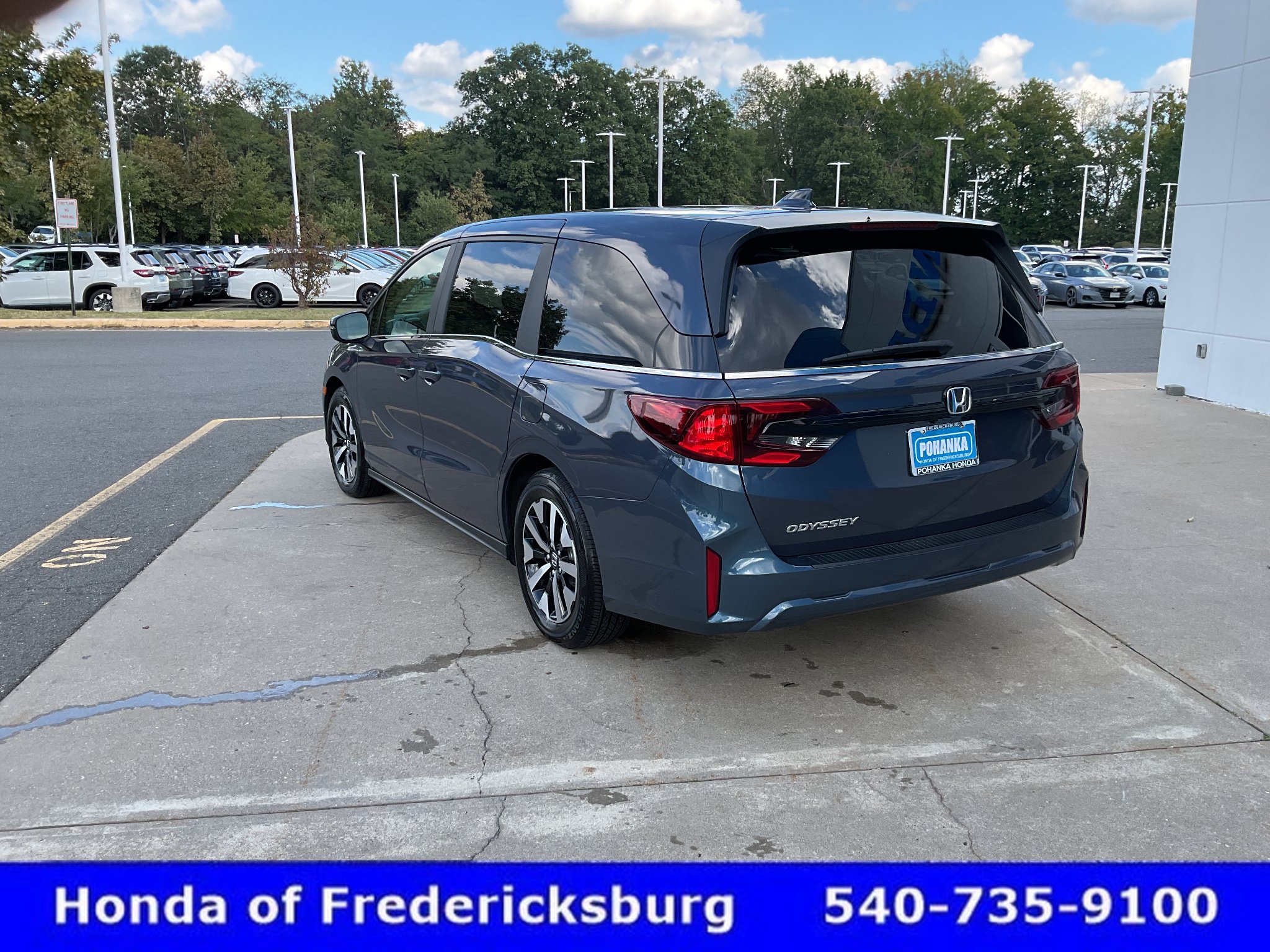 Used 2026 Honda Odyssey EX-L image 4