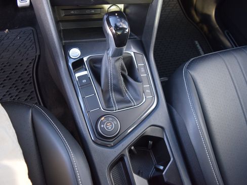 Used 2024 Volkswagen Tiguan SE R-Line AWD/4WD image 17
