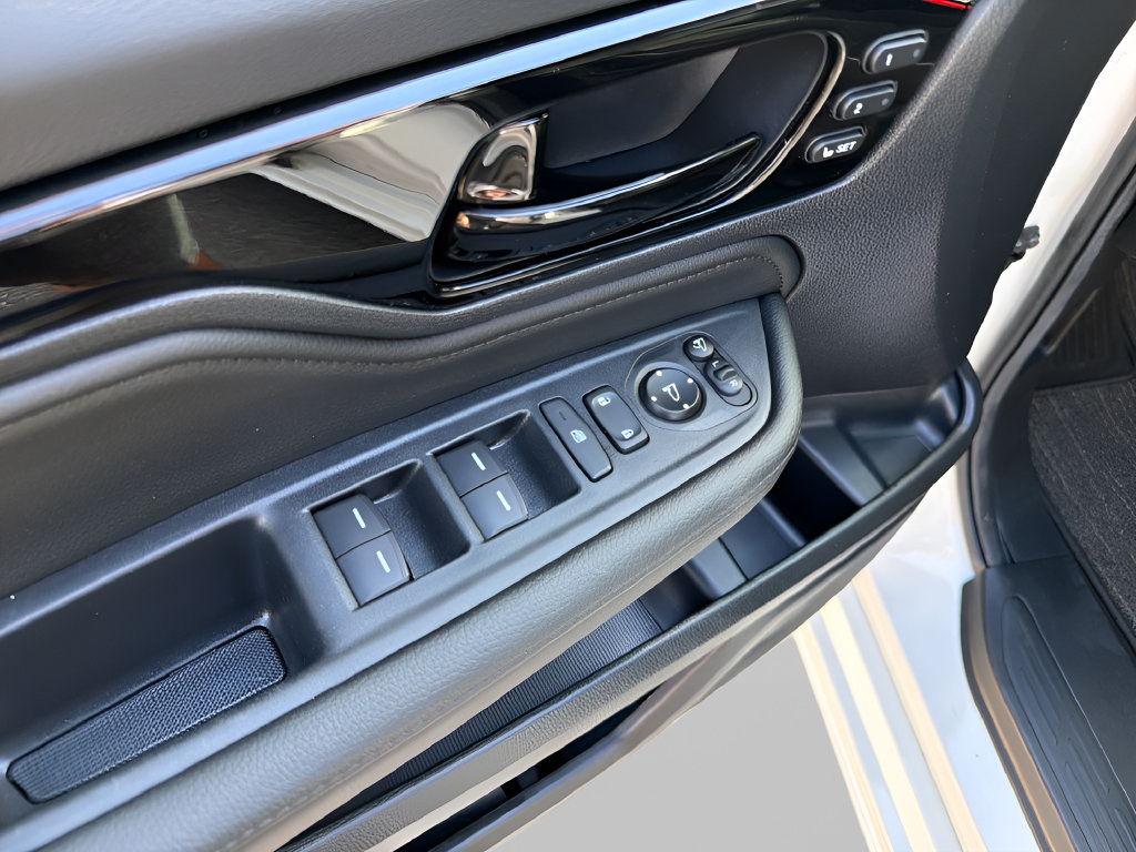 Used 2025 Honda Odyssey Elite image 16