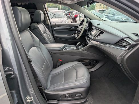 Used 2019 Buick Enclave Essence AWD/4WD image 11