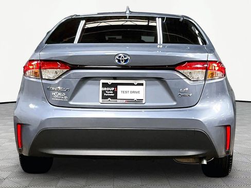 Used 2025 Toyota Corolla LE FWD image 5