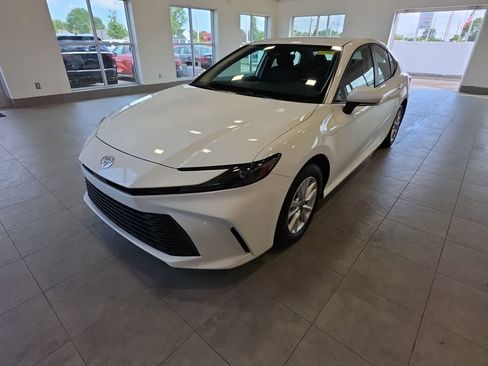 Used 2025 Toyota Camry LE AWD/4WD image 1