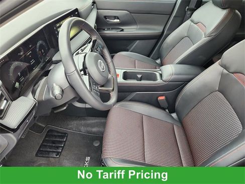 Certified 2025 Nissan Kicks SR w/ Illumination Package image 13