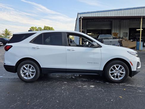 Certified 2022 Chevrolet Equinox LS w/ LS Convenience Package FWD image 6