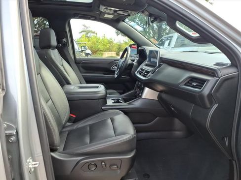 Used 2023 Chevrolet Suburban Z71 w/ Luxury Package AWD/4WD image 17