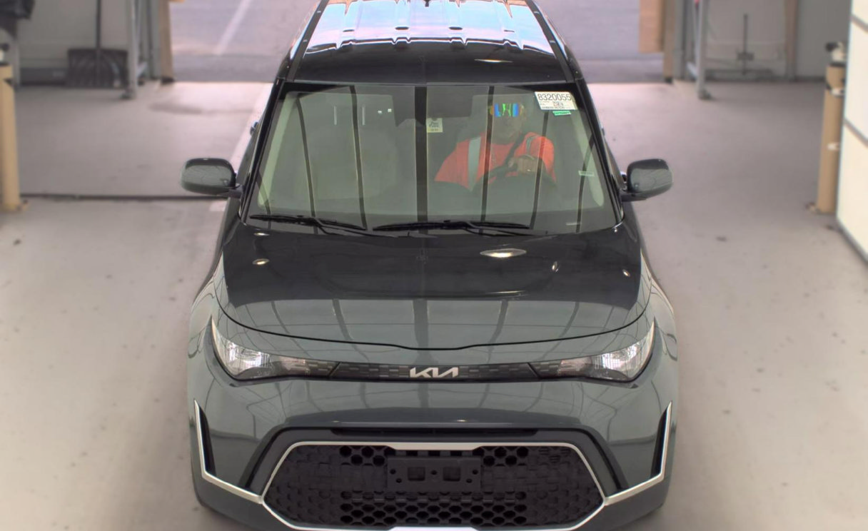 Certified 2025 Kia Soul LX w/ LX Technology Package FWD image 2