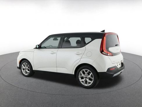 Used 2025 Kia Soul LX w/ LX Technology Package FWD image 7