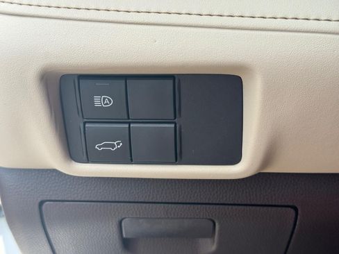 Used 2022 Toyota Highlander XLE FWD image 24