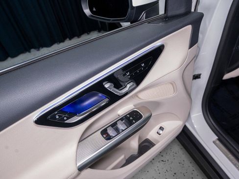 Used 2026 Mercedes-Benz GLC 300 image 11