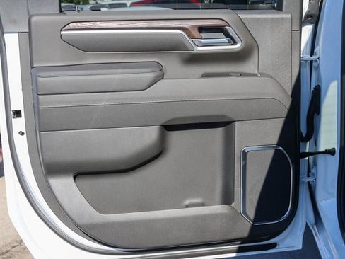 New 2026 GMC Sierra 3500 SLT w/ SLT Convenience Package image 12