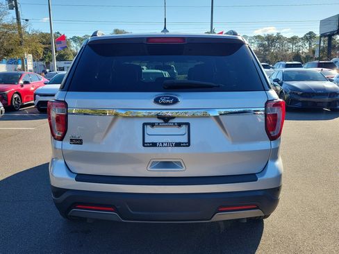 Used 2019 Ford Explorer XLT w/ Equipment Group 202A image 5