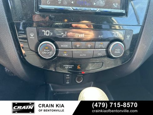 Used 2016 Nissan Rogue SV AWD/4WD image 24