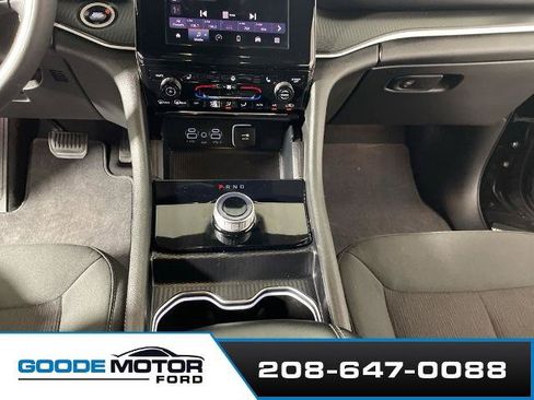 Used 2024 Jeep Grand Cherokee L Laredo w/ Luxury Tech Group I AWD/4WD image 17