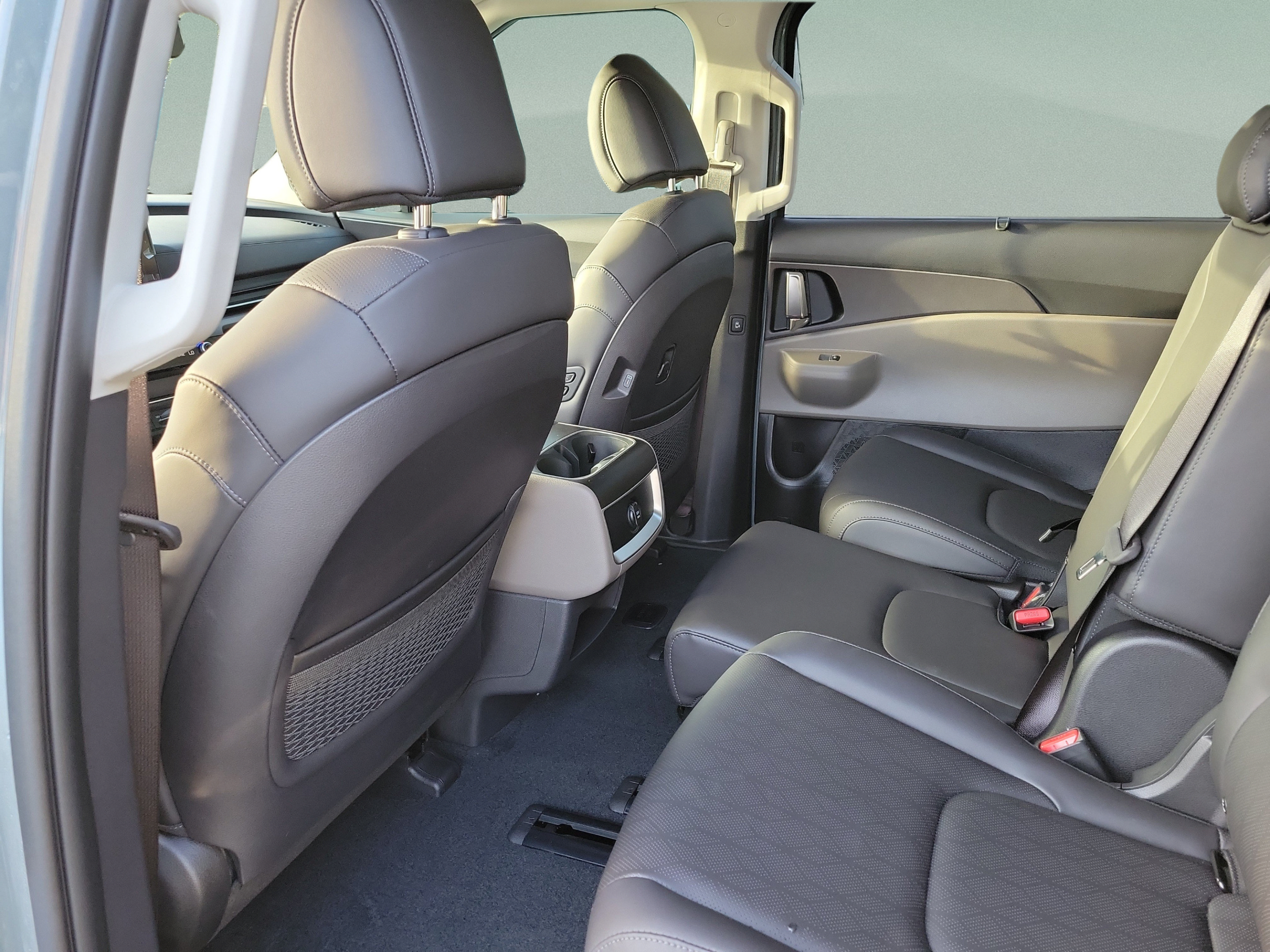 New 2027 Kia Carnival EX FWD image 5