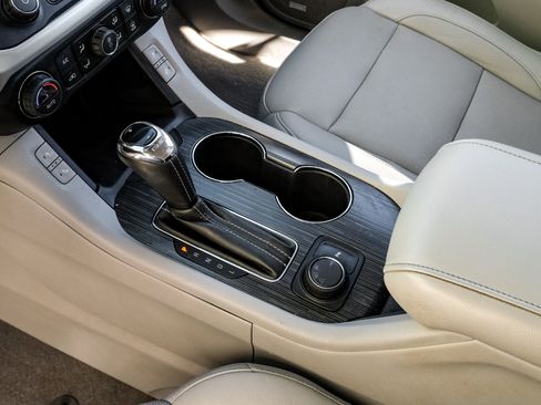 Used 2018 GMC Acadia SLT image 23