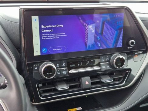 Used 2024 Toyota Highlander XLE image 14