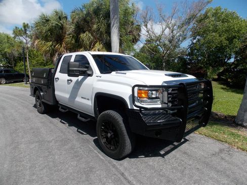 Used 2017 GMC Sierra 2500 4x4 Double Cab w/ Sierra Convenience Package image 10