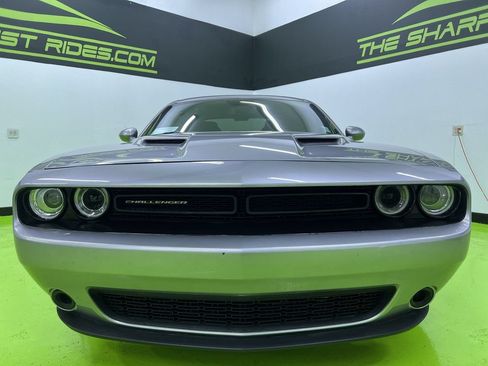 Used 2018 Dodge Challenger SXT RWD image 3