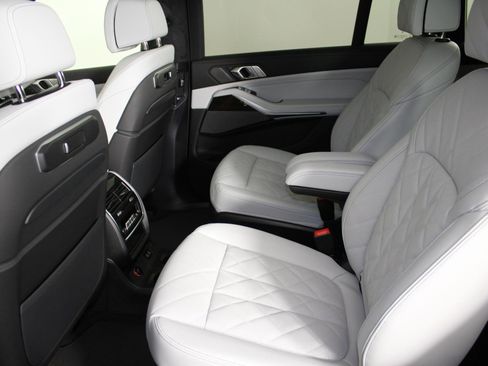 New 2026 BMW X7 xDrive40i w/ Premium Package image 12