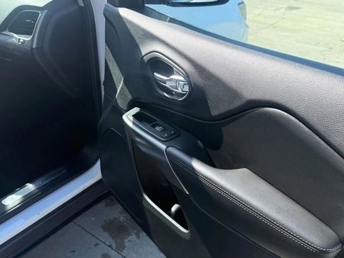 Used 2019 Jeep Cherokee Limited w/ Technology Group image 26