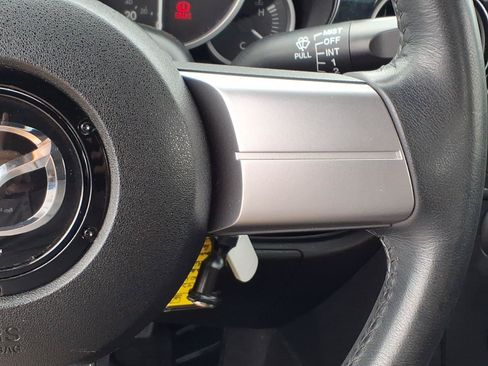 Used 2006 MAZDA MX-5 Miata RWD image 16