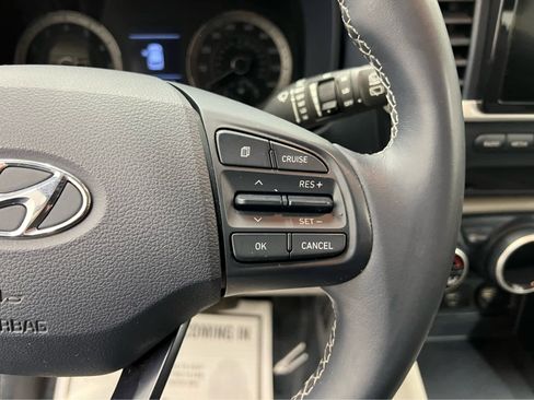 Used 2021 Hyundai Venue image 17