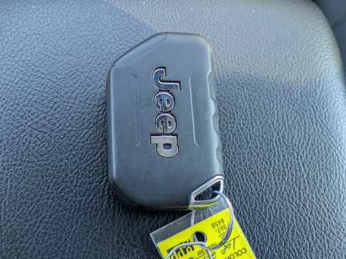 Used 2022 Jeep Wrangler Unlimited Sport image 29