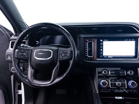 Used 2023 GMC Yukon Denali Ultimate AWD/4WD image 9