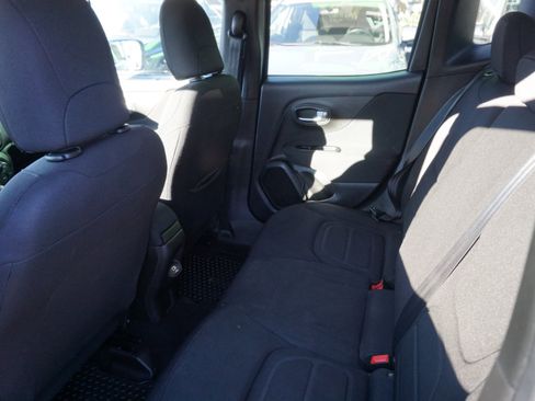 Used 2020 Jeep Renegade Latitude w/ Cold Weather Group image 9