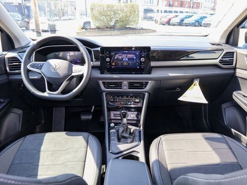 New 2026 Volkswagen Taos SE FWD image 15