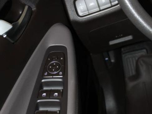 Used 2020 Hyundai Santa Fe SE image 12