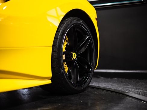 Used 2018 Ferrari 488 GTB RWD image 17