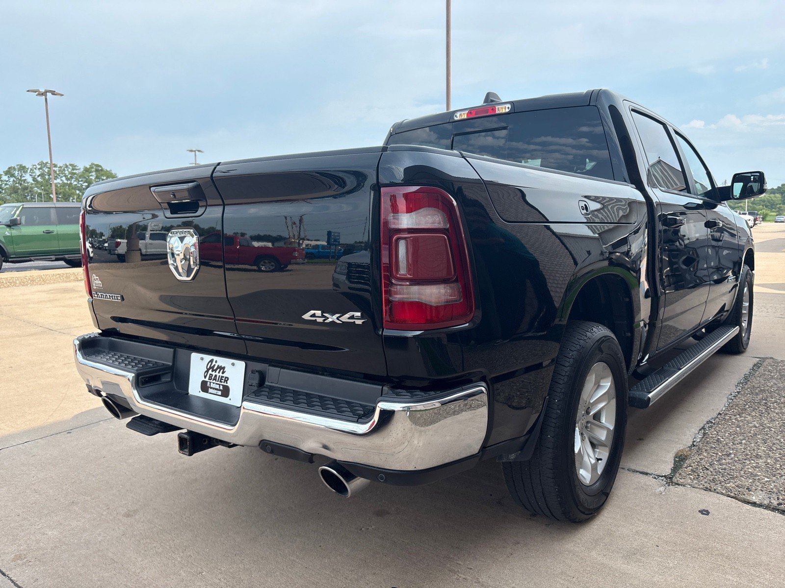 Used 2023 RAM 1500 Laramie AWD/4WD image 9
