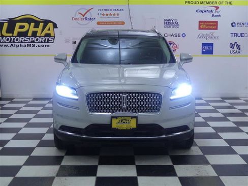 Used 2022 Lincoln Nautilus Reserve w/ Luxury Package image 2