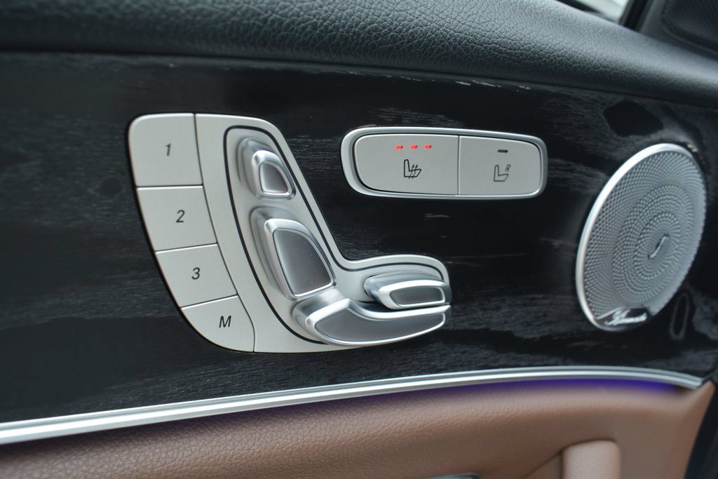 Used 2017 Mercedes-Benz E 300 4MATIC image 8