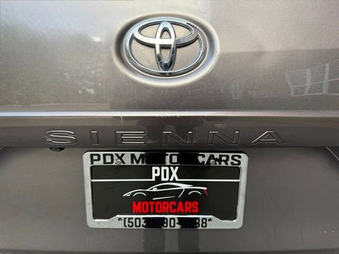 Used 2015 Toyota Sienna SE w/ SE Preferred Package image 31