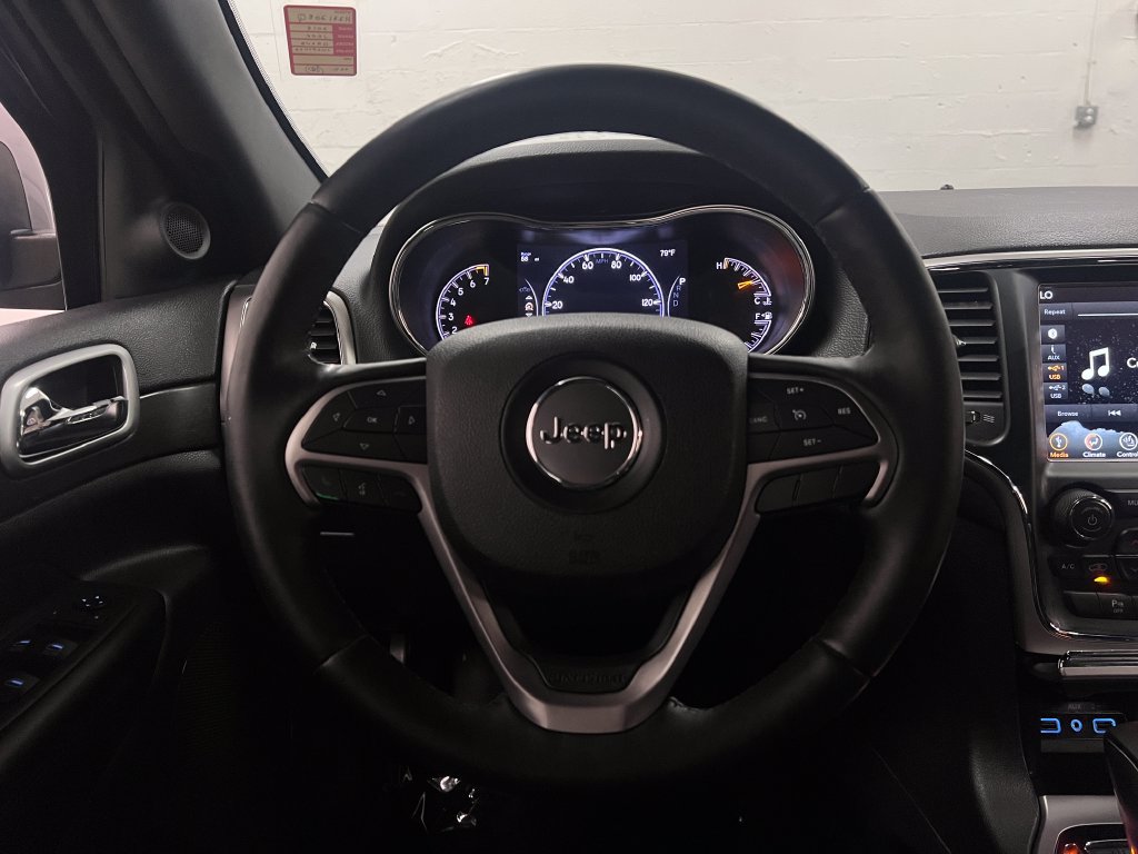 Used 2018 Jeep Grand Cherokee Altitude AWD/4WD image 14